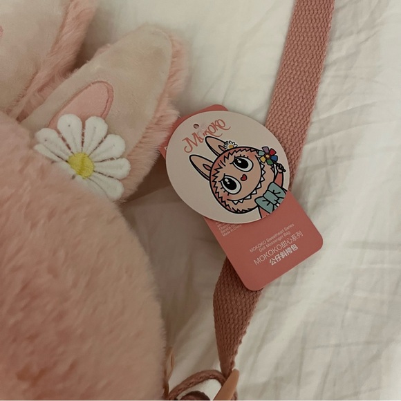 Labubu pink mokoko plush crossbody bag - Picture 4 of 5